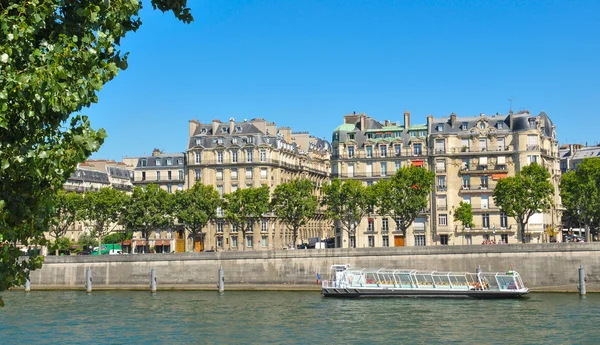Üzerinde Seine, Paris gezisi — Stok fotoğraf