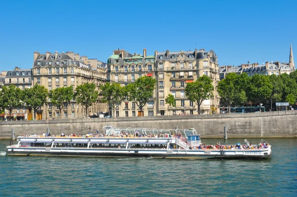 Üzerinde Seine, Paris gezisi — Stok fotoğraf