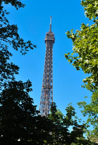 Eiffel torony Párizsban — Stock Fotó