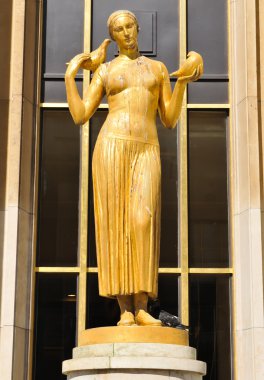 Heykel Paris, Fransa