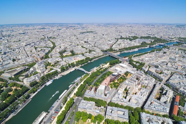 Вид з повітря на Париж, Франція — стокове фото