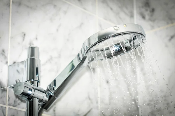 Moderní sprchový kout s vodou — Stock fotografie