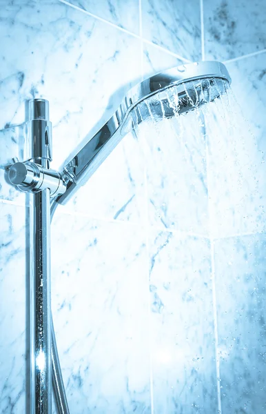 Современный душ с водой — стоковое фото