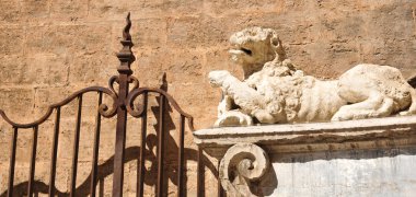 Aslan heykeli, Valencia, İspanya