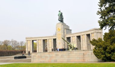 Sovyet savaş anıtı Berlin, Almanya