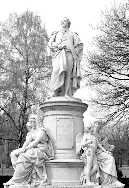 Monumento a Goethe —  Fotos de Stock