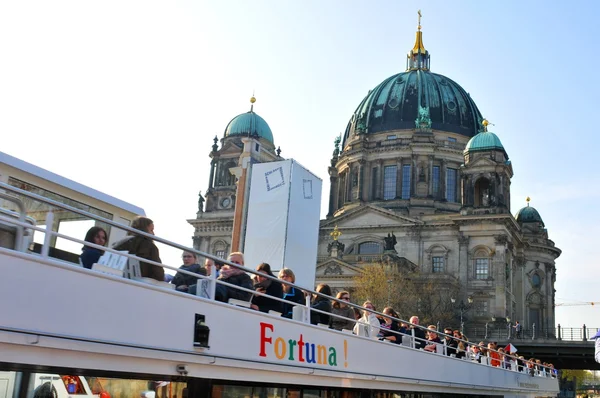 Touristen in Berlin, Deutschland — Stockfoto