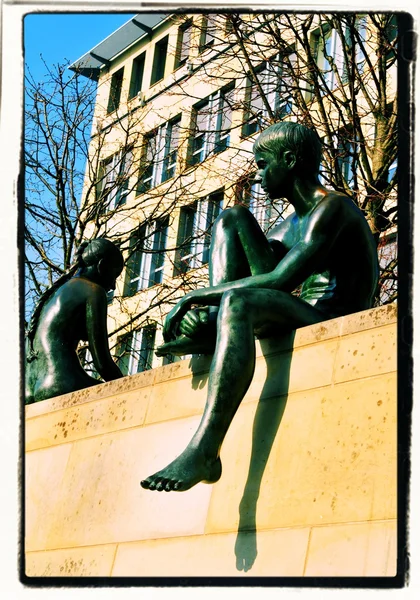 Estátua de crianças — Fotografia de Stock