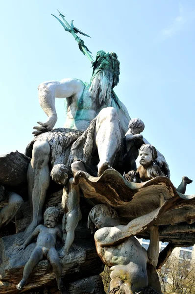 Neptuns fontän i berlin, Tyskland — Stockfoto