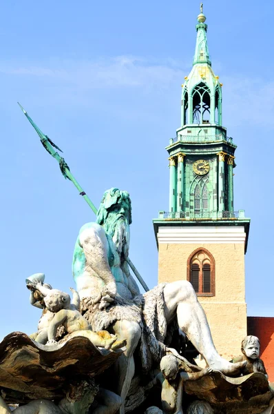 Neptun barátait kút, Berlin, Németország — Stock Fotó