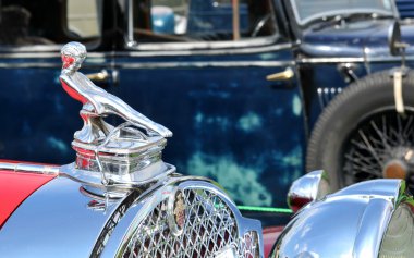 Eski model araba logosu