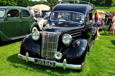 V8 Pilot Vintage araba