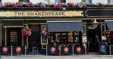Shakespeare geleneksel İngiliz pub