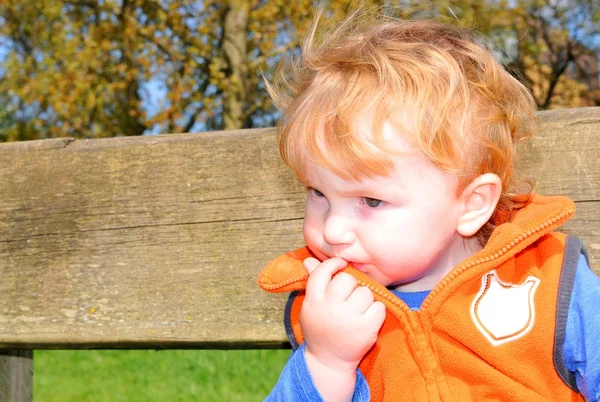 Bambino pensieroso — Foto Stock