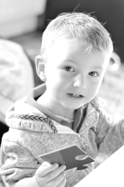 Child with puzzle — Stock Photo, Image