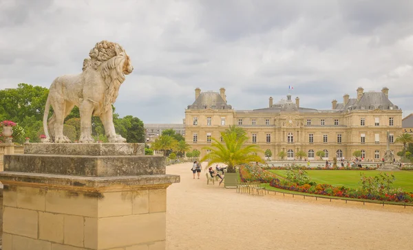 Luxembourg-trädgården (Jardin du Luxembourg) i Paris, Frankrike — Stockfoto