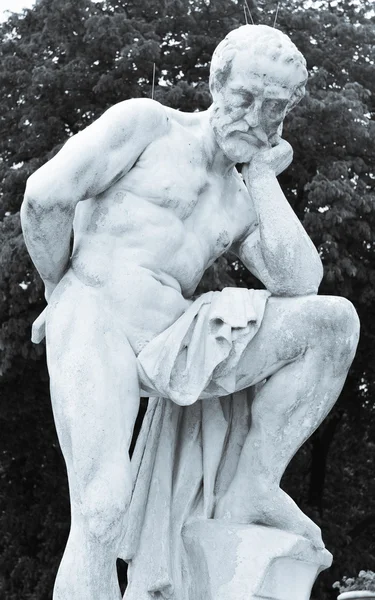 Γυμνό άγαλμα στο Παρίσι — Φωτογραφία Αρχείου