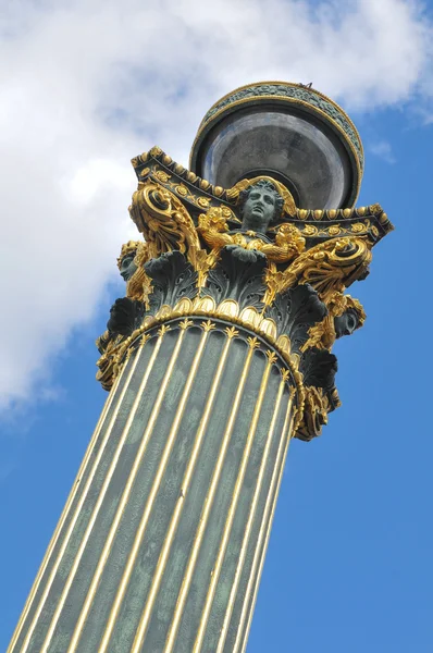 Винтажный фонарный столб в Париже — стоковое фото