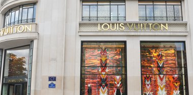 Louis Vuitton mağaza Paris'te