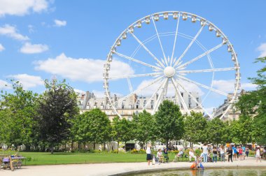Paris 'te dönme dolap