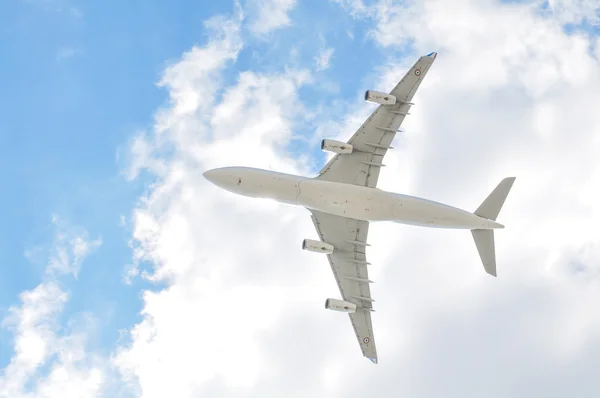 Repülőgép kék ég — Stock Fotó