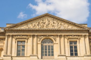 Paris 'teki Louvre Müzesi