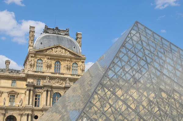 Museu do Louvre em Paris — Fotografia de Stock