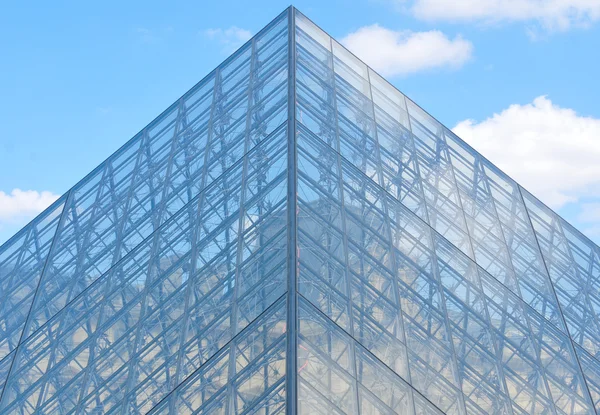 Louvre Museum glass pyramid — Stock Photo, Image
