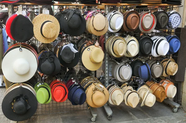 Cappelli in vendita a Parigi — Foto Stock