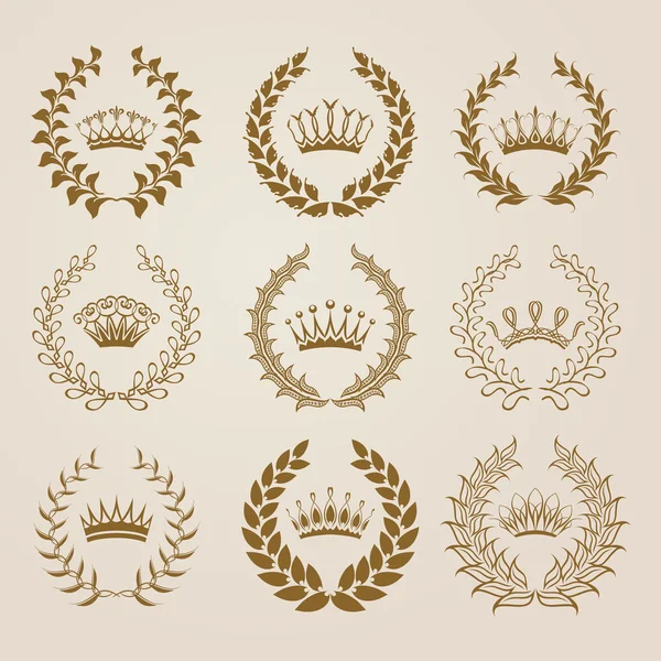 Etiquetas de oro de lujo con corona de laurel — Archivo Imágenes Vectoriales