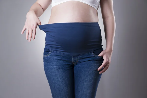 jeans maternity fotos de stock, imágenes de Model jeans maternity sin royalties |
