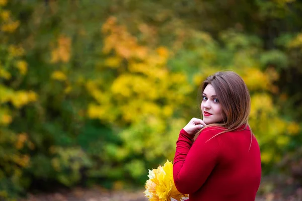 Happy Beautiful Woman Autumn Cute Size Model Red Sweater Outdoors — Stock Photo, Image