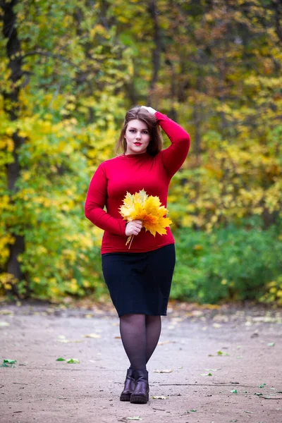 Beautiful Woman Autumn Cute Size Model Red Sweater Outdoors Full — ストック写真