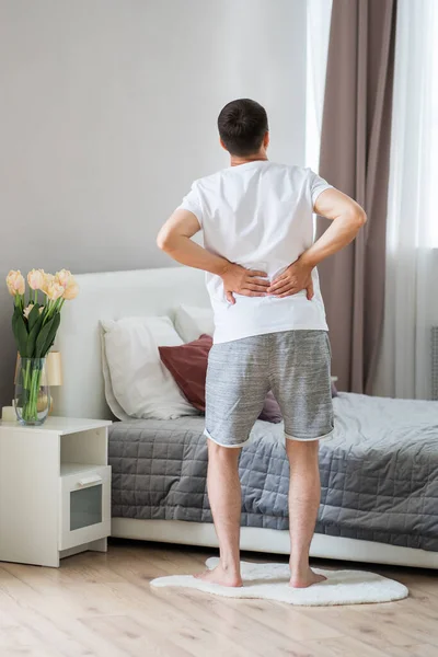 Rückenschmerzen Nierenentzündung Mann Leidet Hause Rückenschmerzen Schmerzbereich Rot Hervorgehoben — Stockfoto