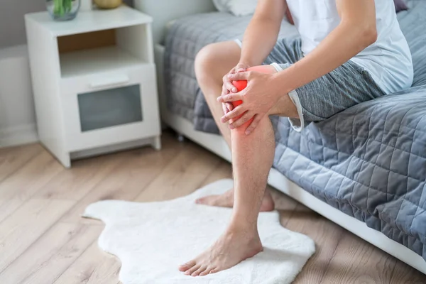 Dolor Rodilla Hombre Que Sufre Dolor Interior Del Hogar Zona —  Fotos de Stock