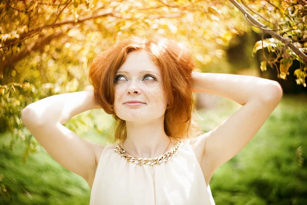 Portrait of redhead girl with blue eyes on nature — Stock Photo, Image