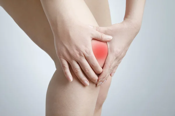 Knee pain of the woman — Stock Photo, Image