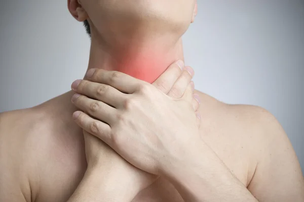 Dolor de garganta de un hombre — Foto de Stock