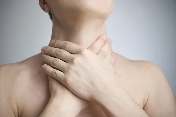 Dolor de garganta de un hombre — Foto de Stock