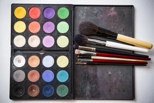 Eyeshadow palette and brush for professional makeup — Stock Photo, Image