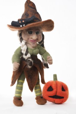 Kabak - halloween için bir hediye olarak bir oyuncak cadı