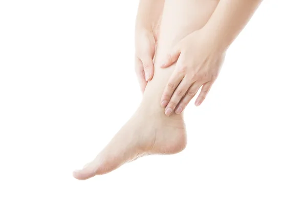 Массаж женских ног на белом фоне — стоковое фото