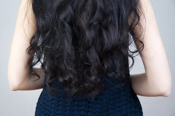 Professionell frisyr vackra unga kvinnan närbild — Stockfoto