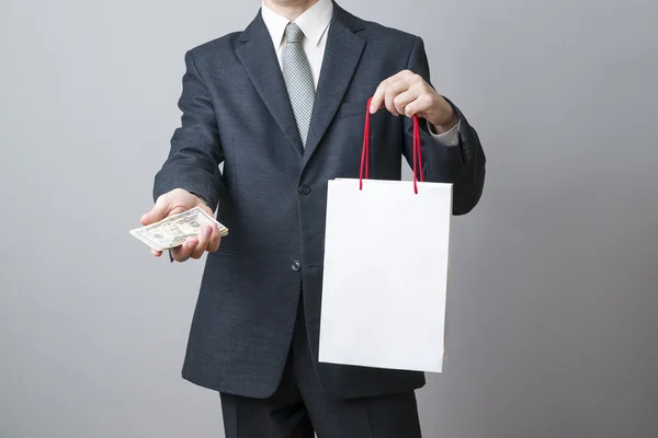 Empresário com pacote cheio de dinheiro nas mãos de — Fotografia de Stock