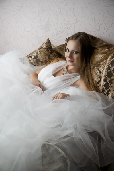 Professional makeup hairstyle bride — Stock Photo, Image