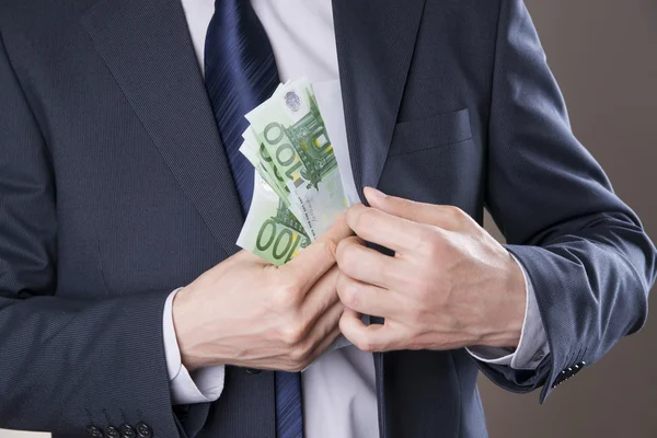 Geschäftsmann mit Geld im Studio — Stockfoto