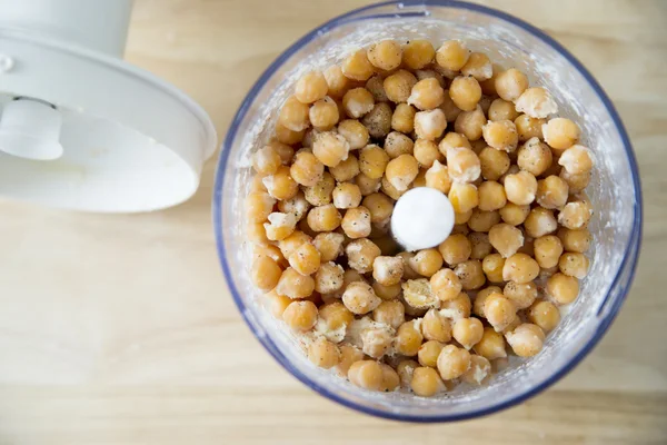 Garbanzos en una licuadora —  Fotos de Stock