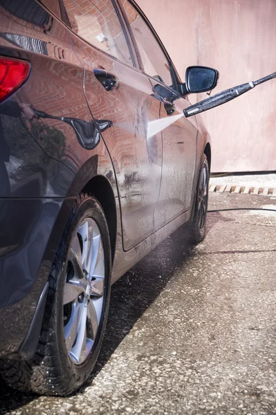 Manuelle Autowäsche mit hohem Druck — Stockfoto