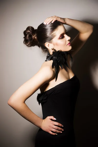 Portrait of a beautiful young woman on a gray background — Stock Photo, Image