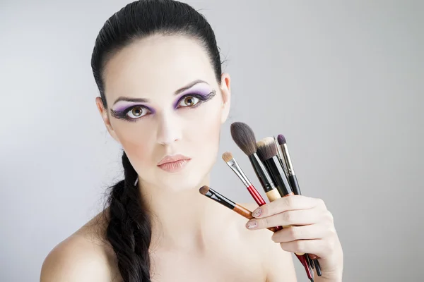 Toepassing van creatieve make-up — Stockfoto